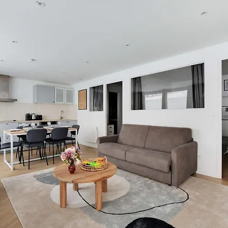 Amazing 2 Bdr - Francois Mitterrand Library